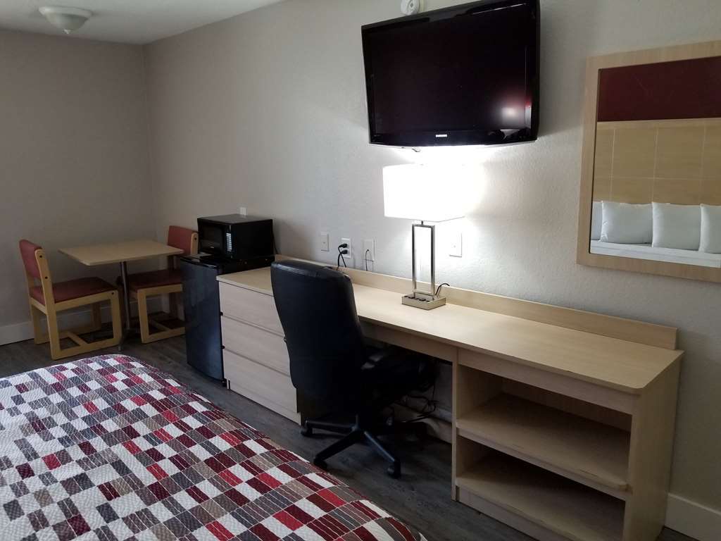 Red Roof Inn Raleigh North-Crabtree Mall-Pnc Arena Room photo